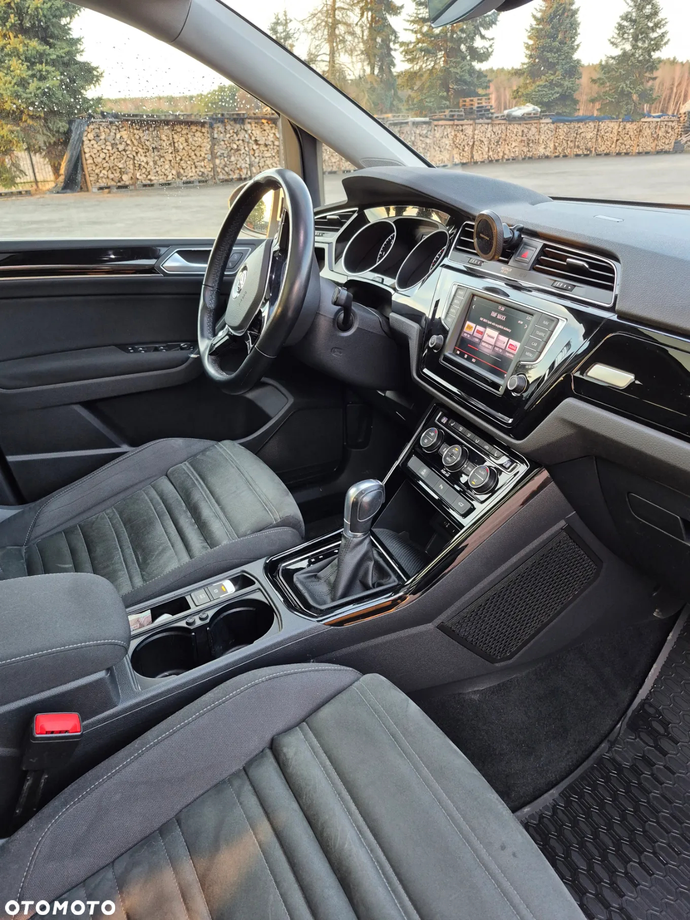 Volkswagen Touran - 12
