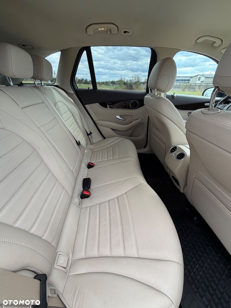 Mercedes-Benz GLC - 16