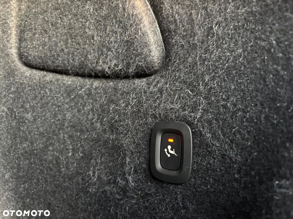 Volvo XC 40 B3 Plus Dark - 13