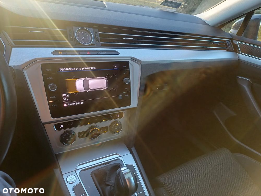 Volkswagen Passat 2.0 TDI SCR DSG Comfortline - 20