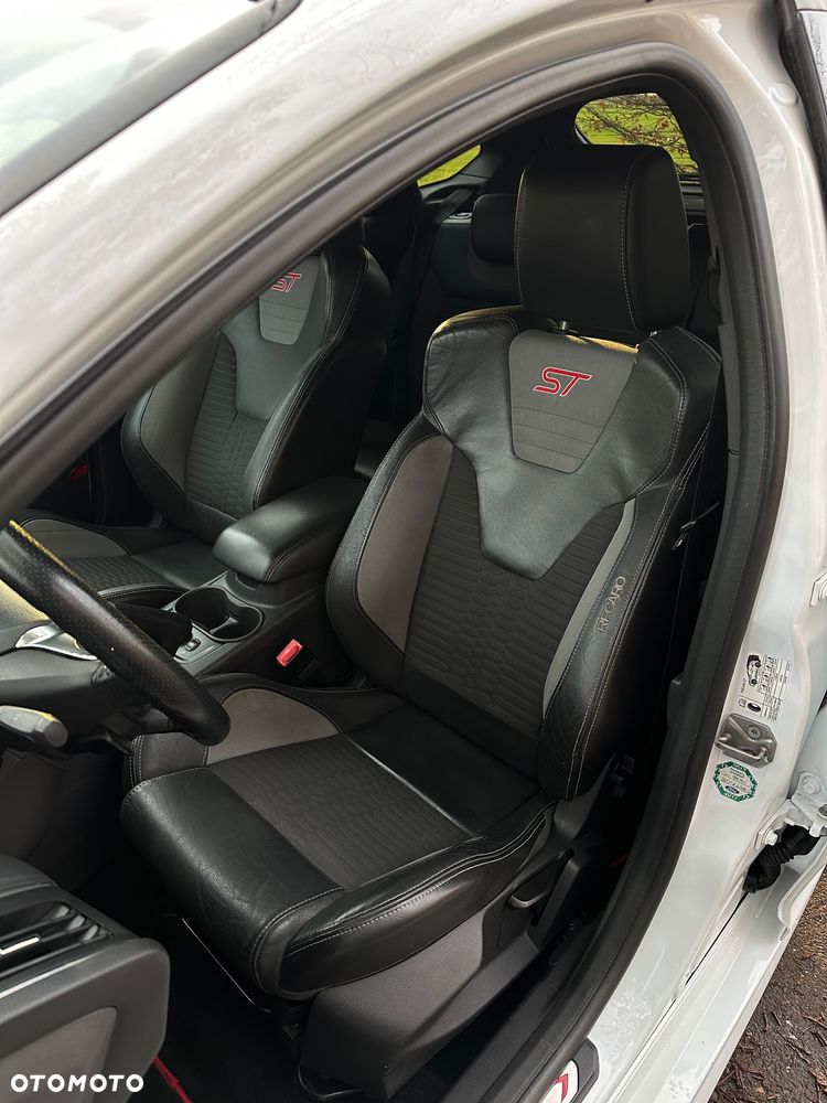 Ford Focus ST - 9