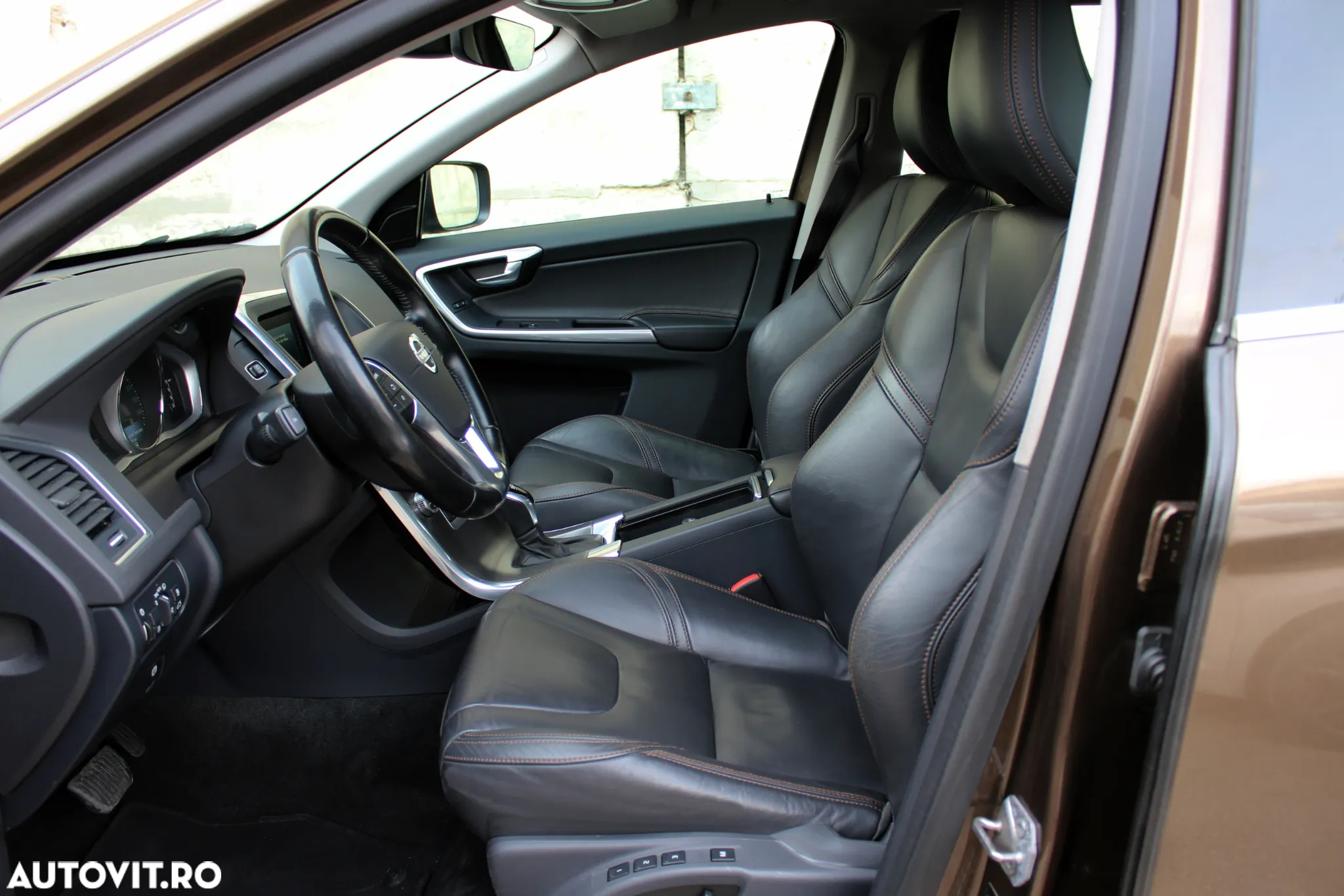 Volvo XC 60 D5 AWD Geartronic Summum - 8