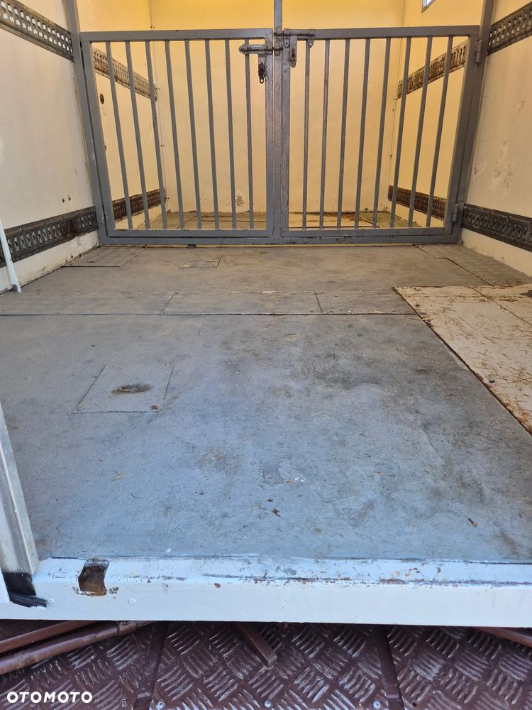 Mercedes-Benz Sprinter - 4