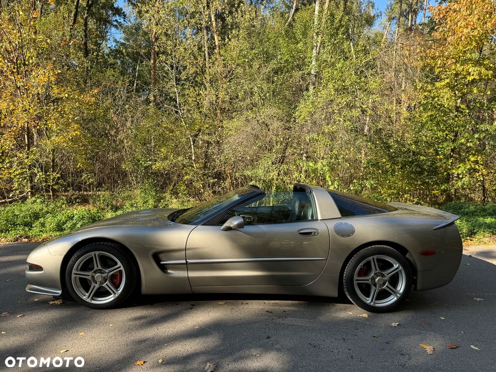 Chevrolet Corvette - 12