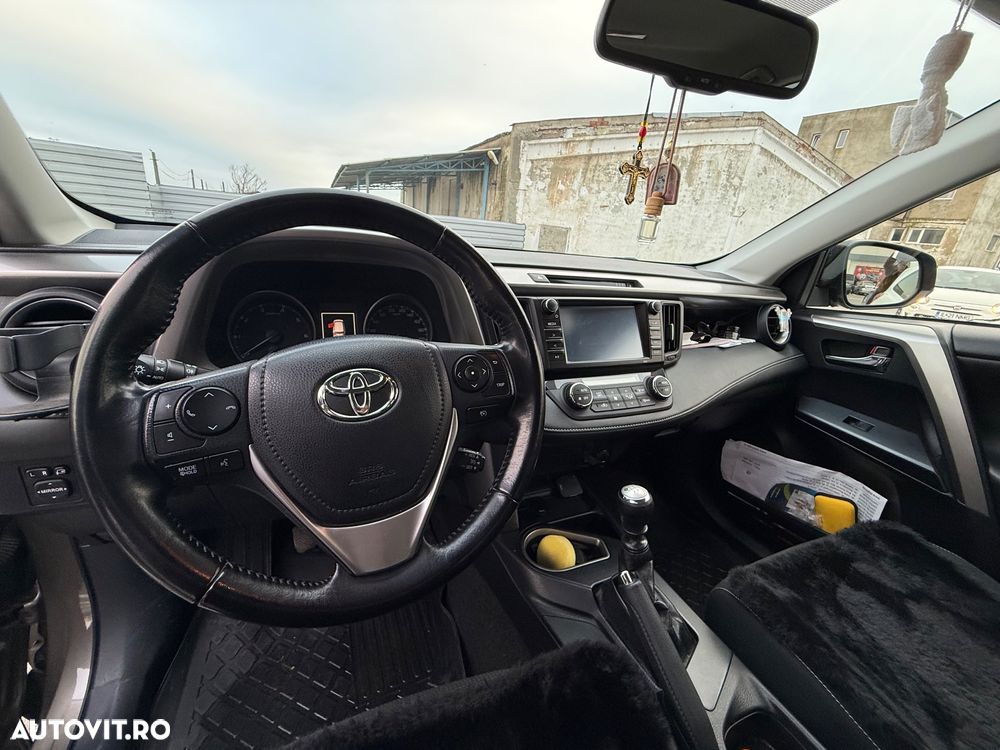 Toyota RAV4 2.0 D-4D 2WD Comfort - 10