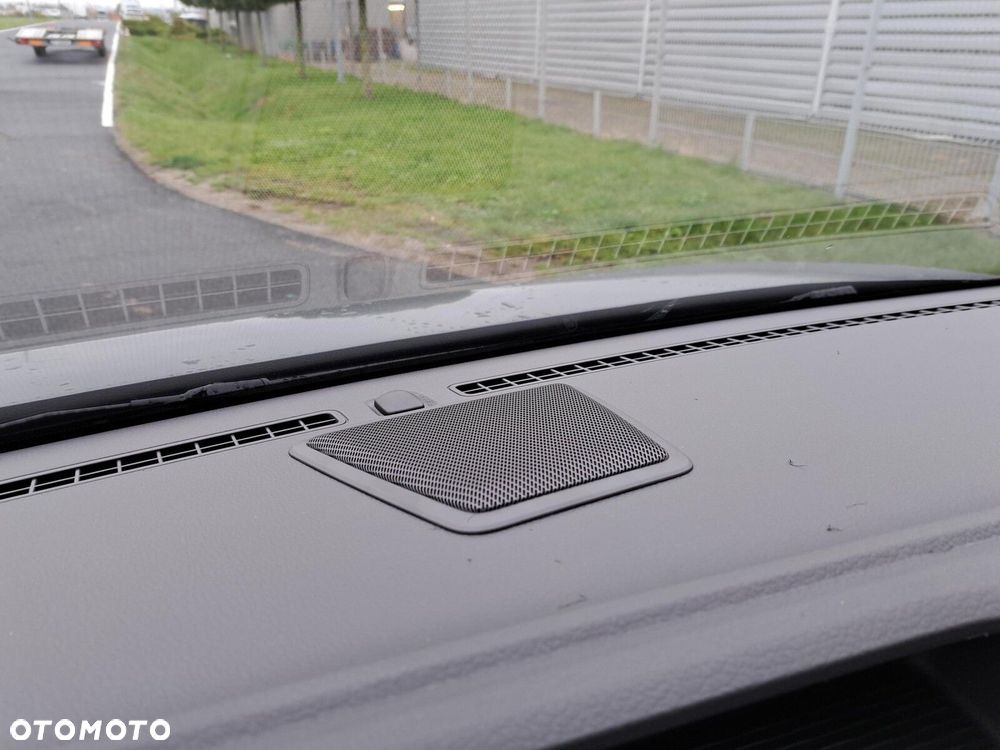 Volkswagen Nowa Caravelle - 23