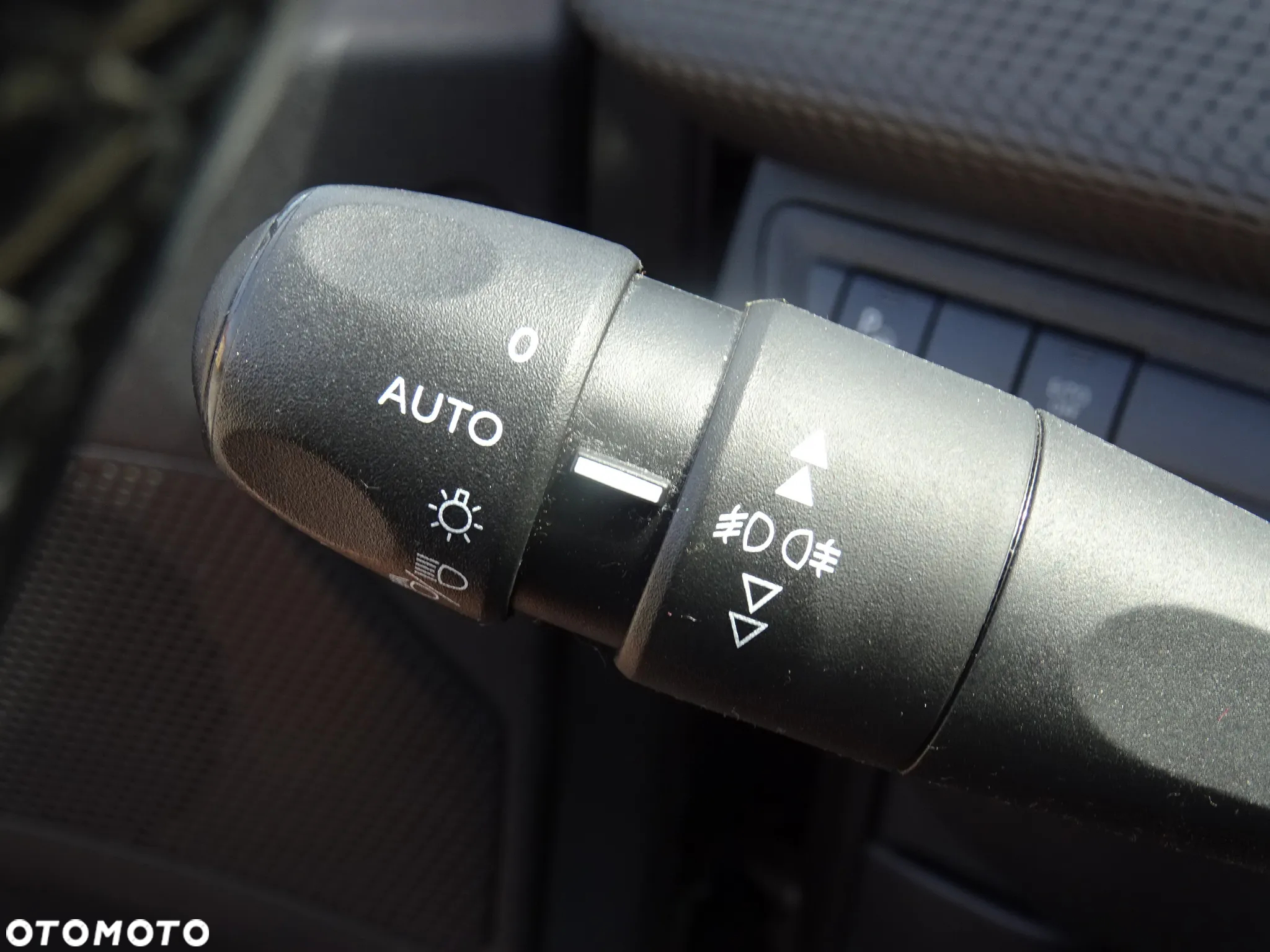 Peugeot 2008 1.2 Pure Tech GPF Allure S&S - 32
