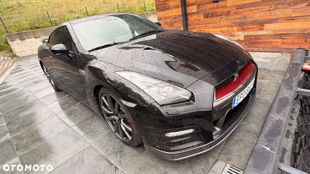 Nissan GT-R - 12