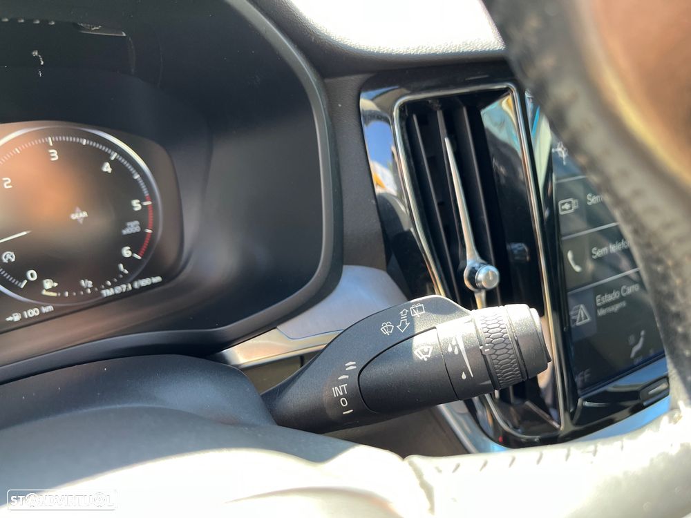 Volvo V60 2.0 D3 Momentum Plus - 31