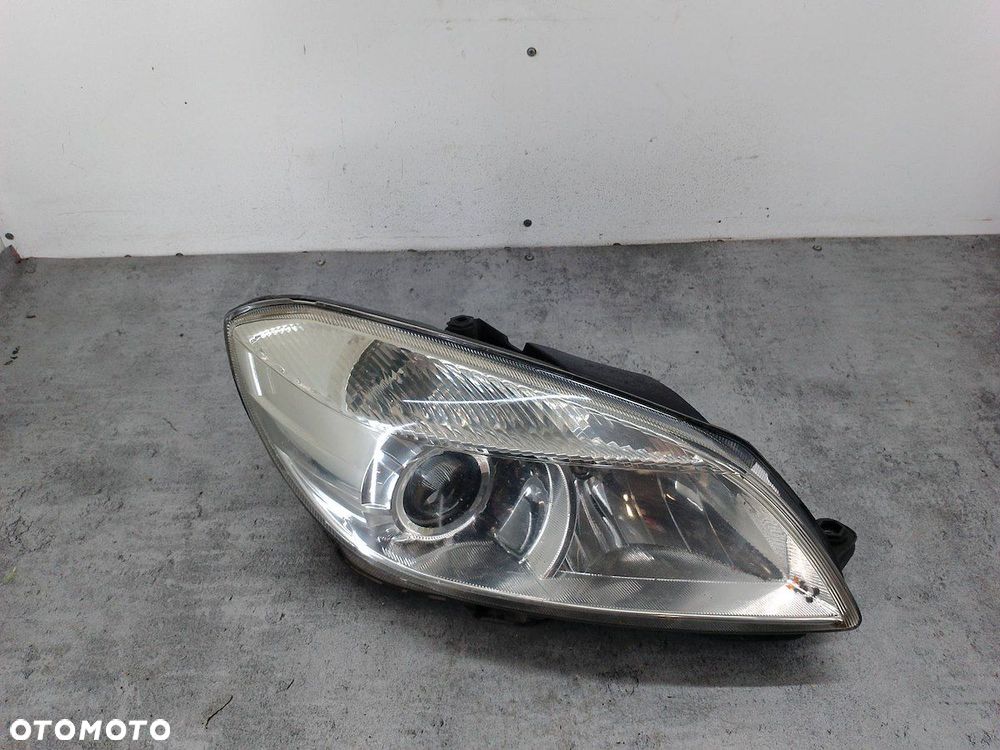 LAMPA PRZÓD PRAWA SKODA FABIA II FL - 2
