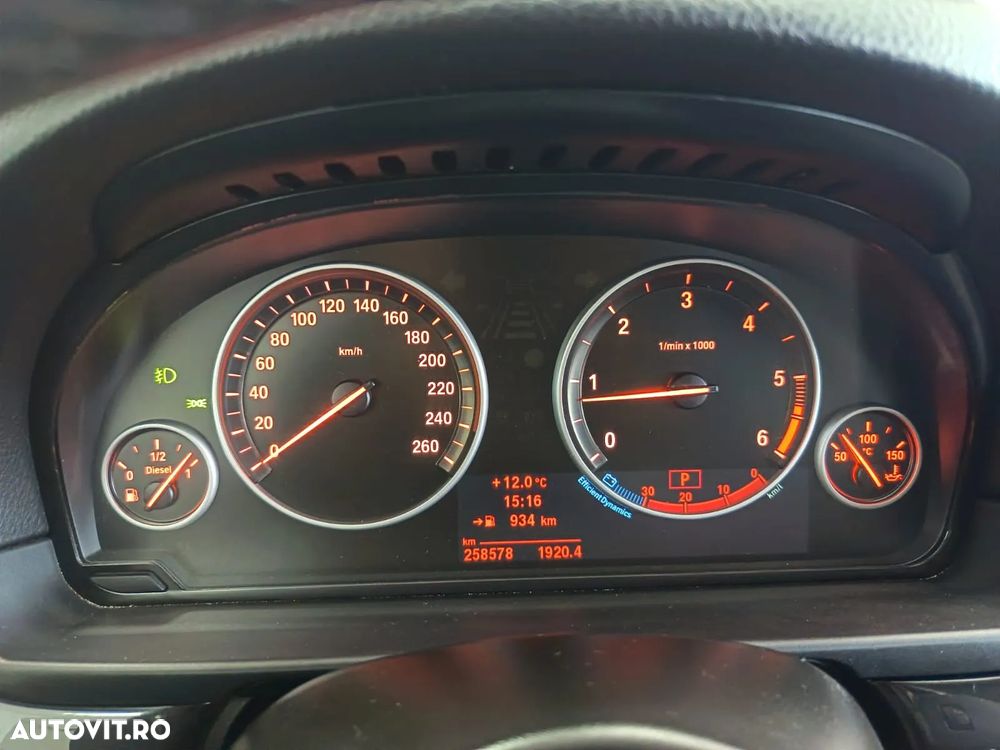 BMW Seria 5 520d - 25