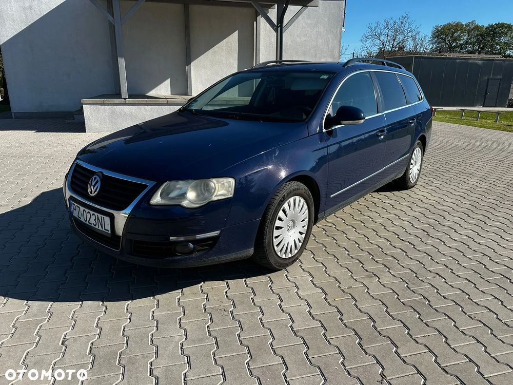 Volkswagen Passat - 1