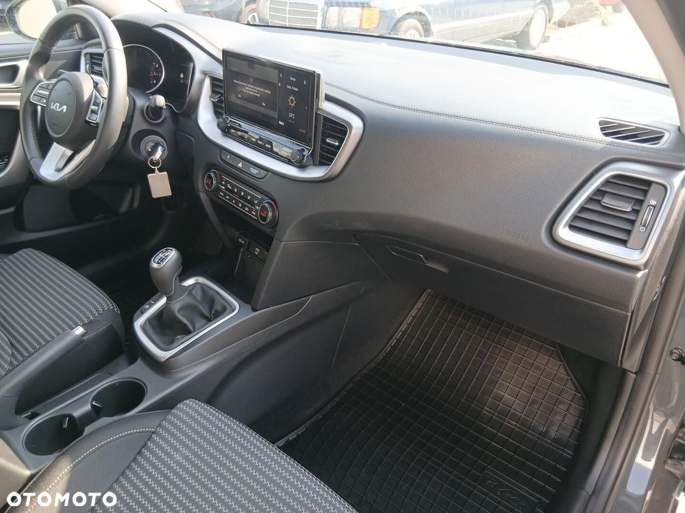 Kia Ceed 1.5 T-GDI M - 24