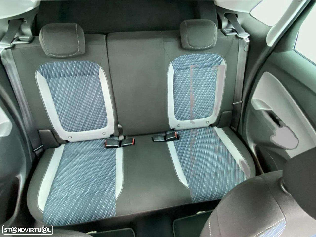 Opel Crossland X - 12