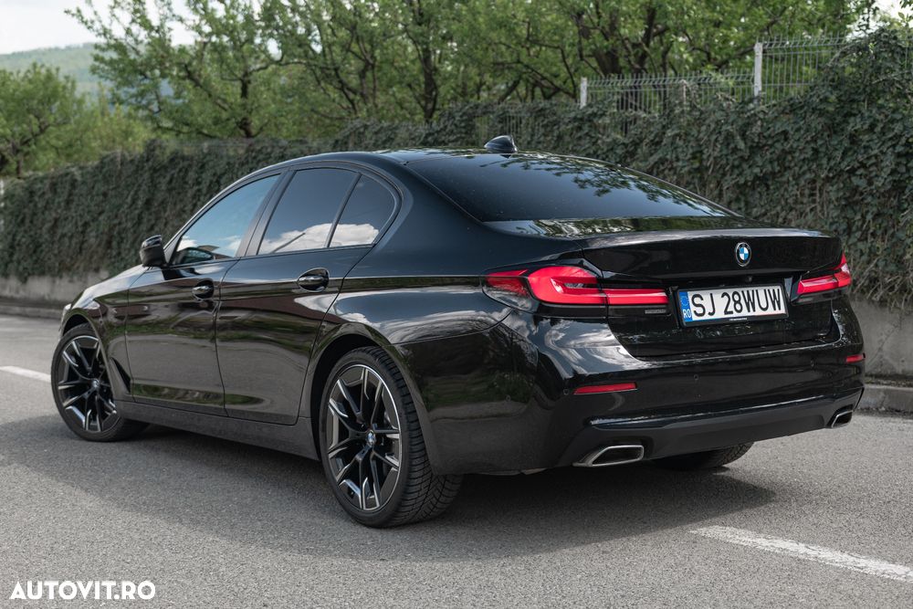 BMW Seria 5 530i xDrive AT MHEV - 39