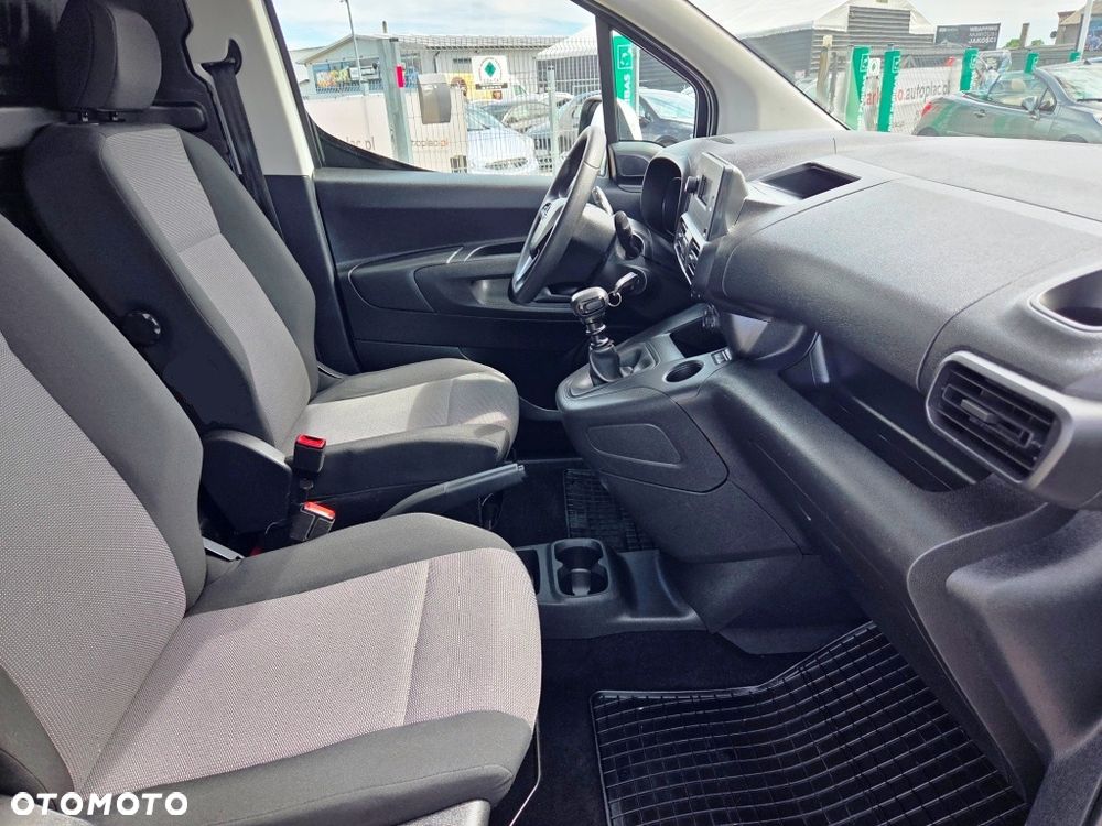 Opel COMBO - 32