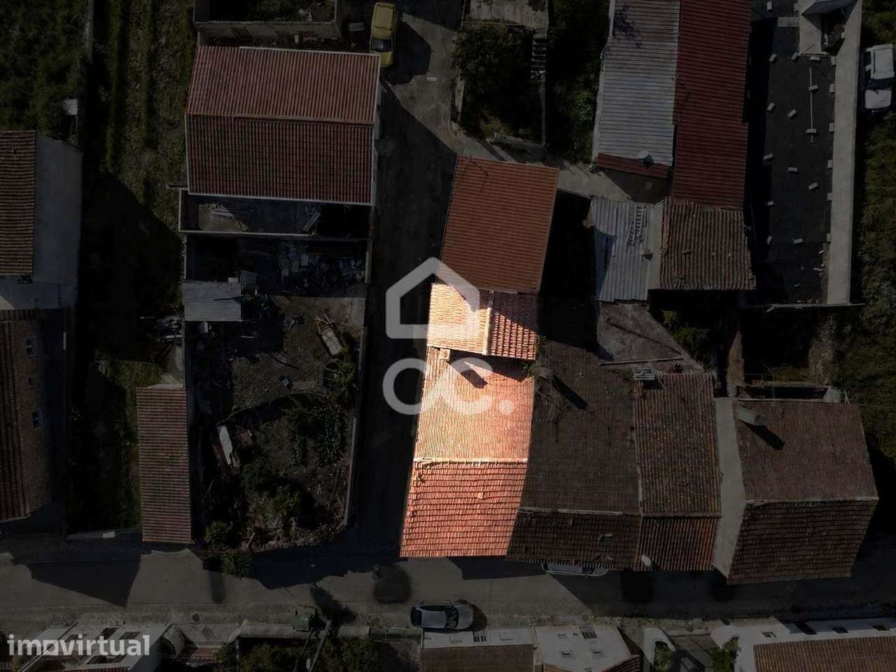 Moradia com arrumos, para recuperar na Vila do Avelar. - Grande imagem: 4/14