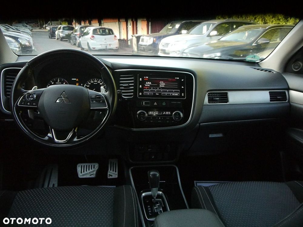 Mitsubishi Outlander 2.2 DI-D 4WD Automatik Diamant Edition+ - 19