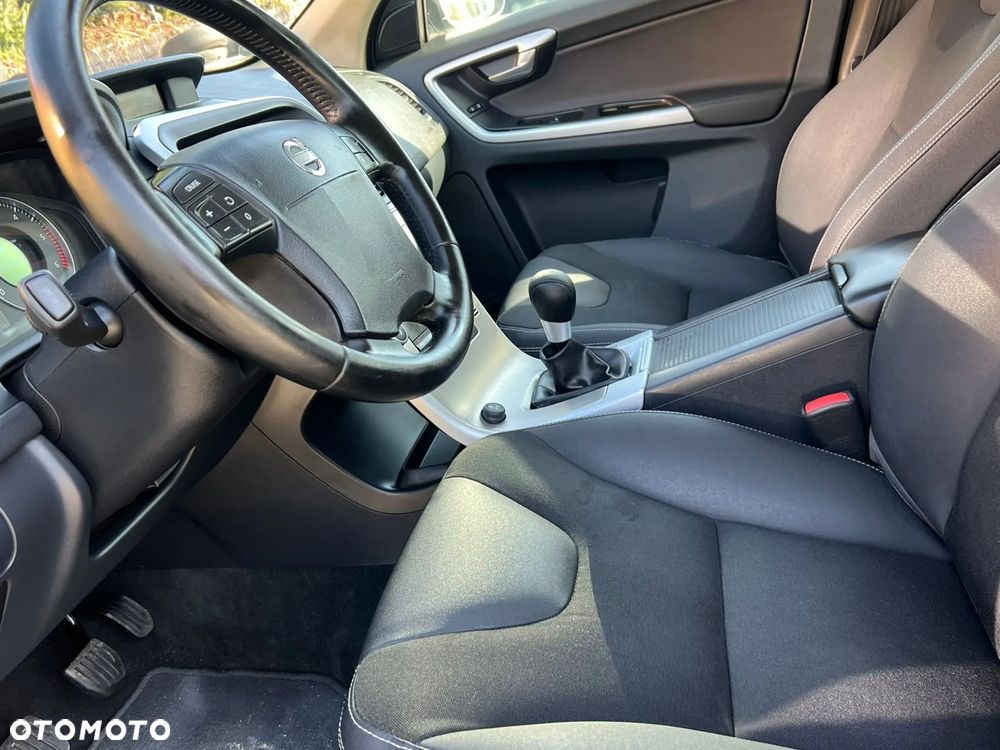 Volvo XC 60 D5 AWD - 6