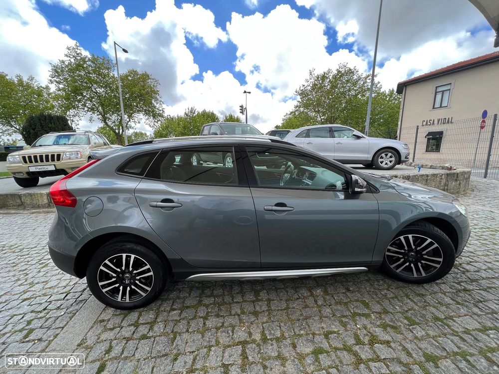Volvo V40 Cross Country 1.5 T3 Plus Geartronic - 4