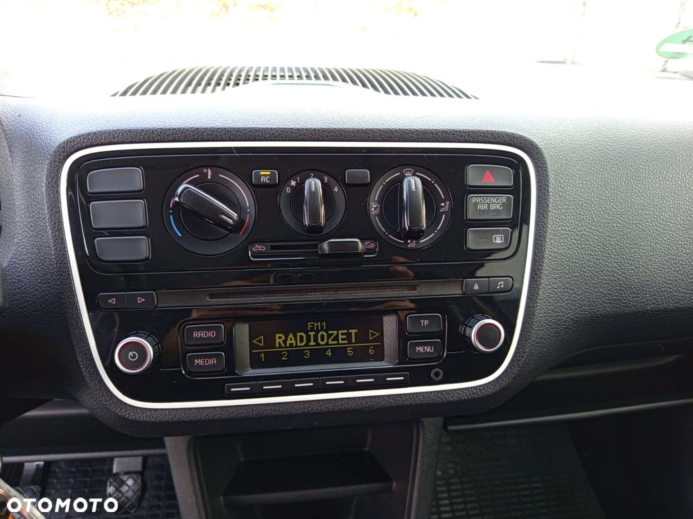 Volkswagen up! black - 15