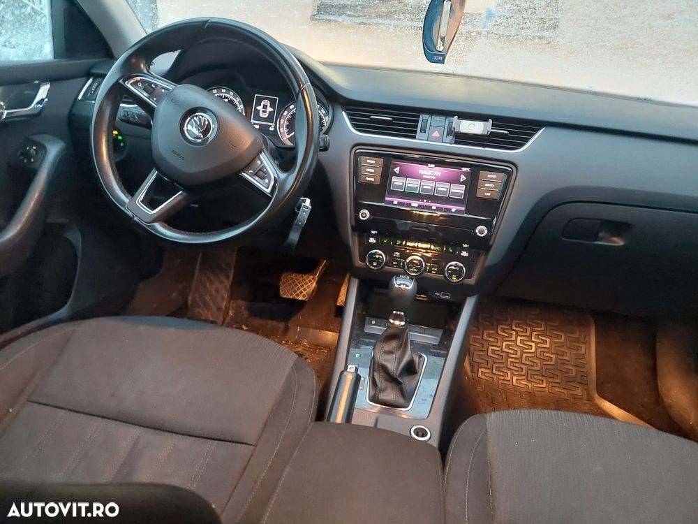 Skoda Octavia 1.6 TDI DSG Ambition - 8