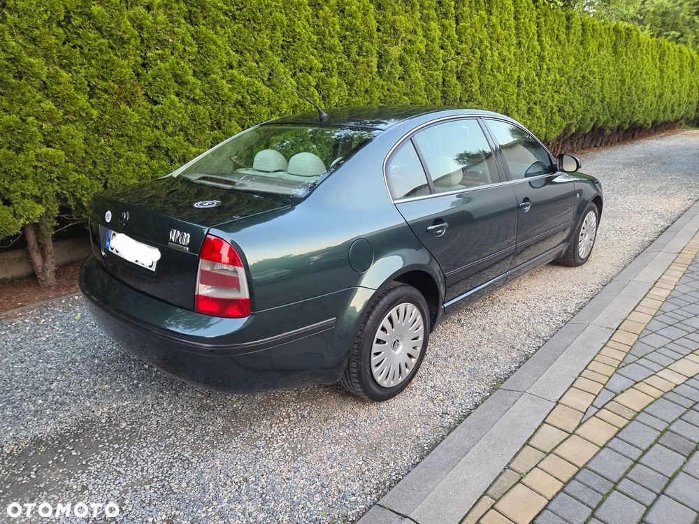 Skoda Superb 2.0 TDI DPF Elegance - 4