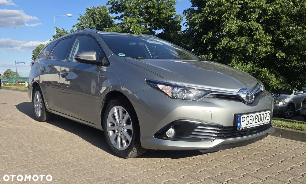 Toyota Auris 1.6 D-4D Dynamic - 1