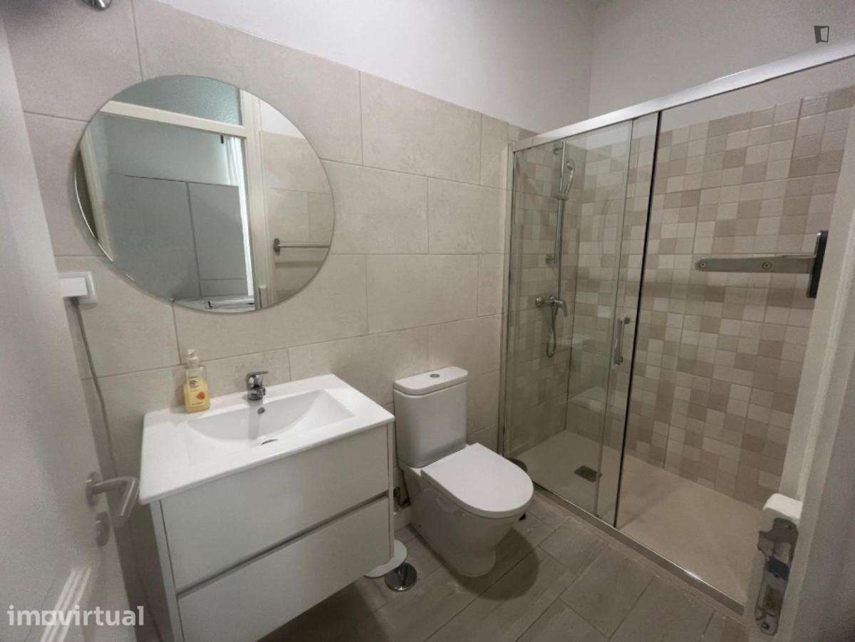 Quarto - localizado em Picoas Lisbon - Grande imagem: 5/13