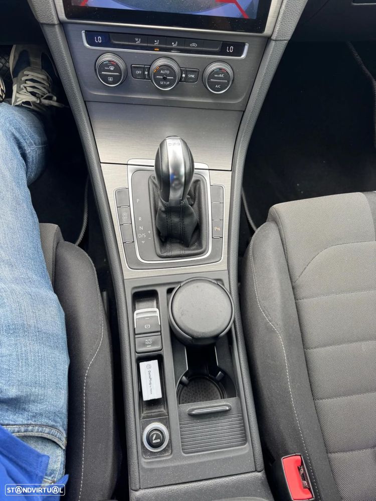 VW Golf Variant 1.6 TDi Highline DSG - 18
