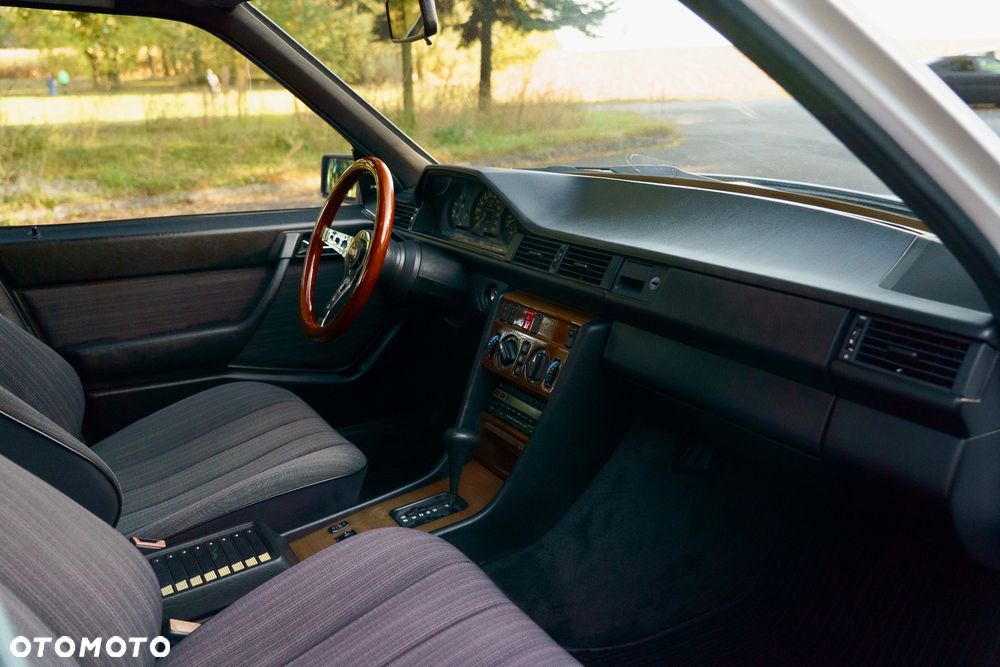Mercedes-Benz W124 (1984-1993) - 26