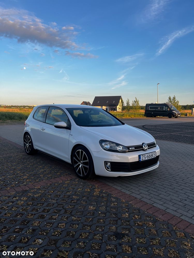 Volkswagen Golf - 1