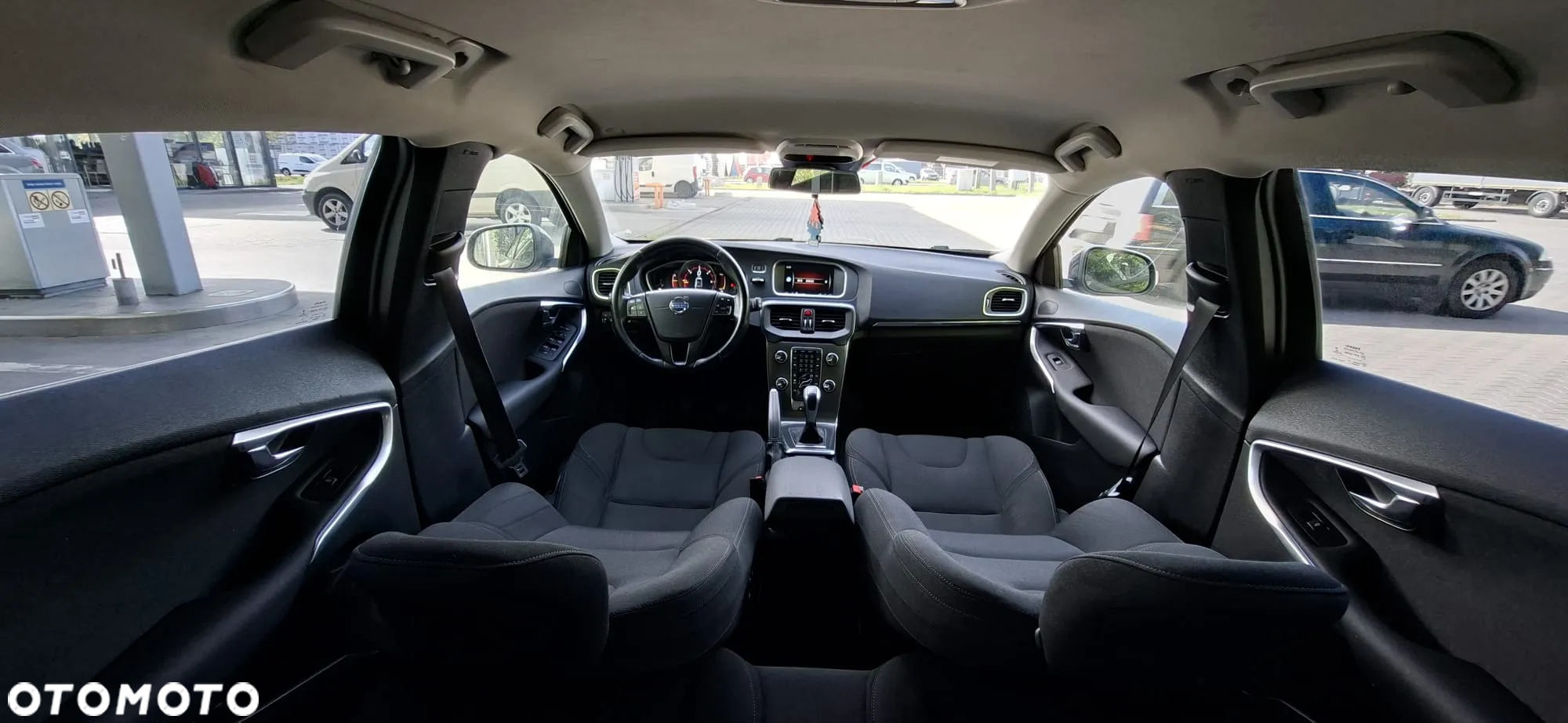 Volvo V40 D4 Drive-E Momentum - 9