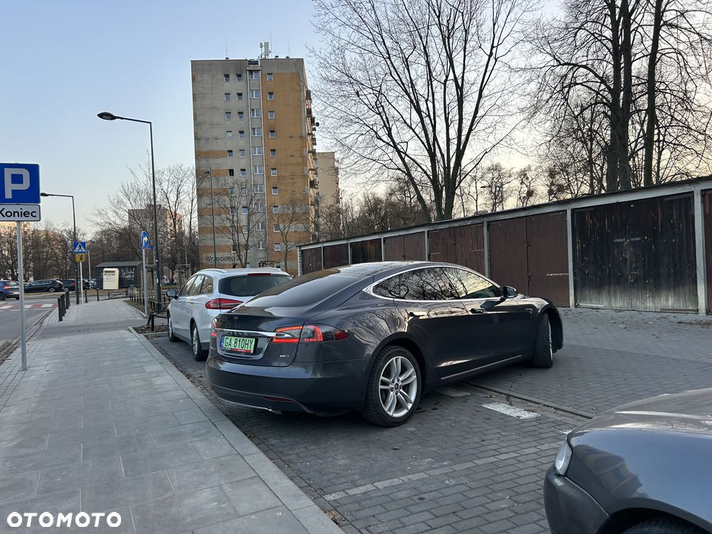 Tesla Model S 85 D - 7