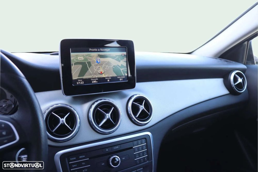 Mercedes-Benz GLA 180 d Urban - 14