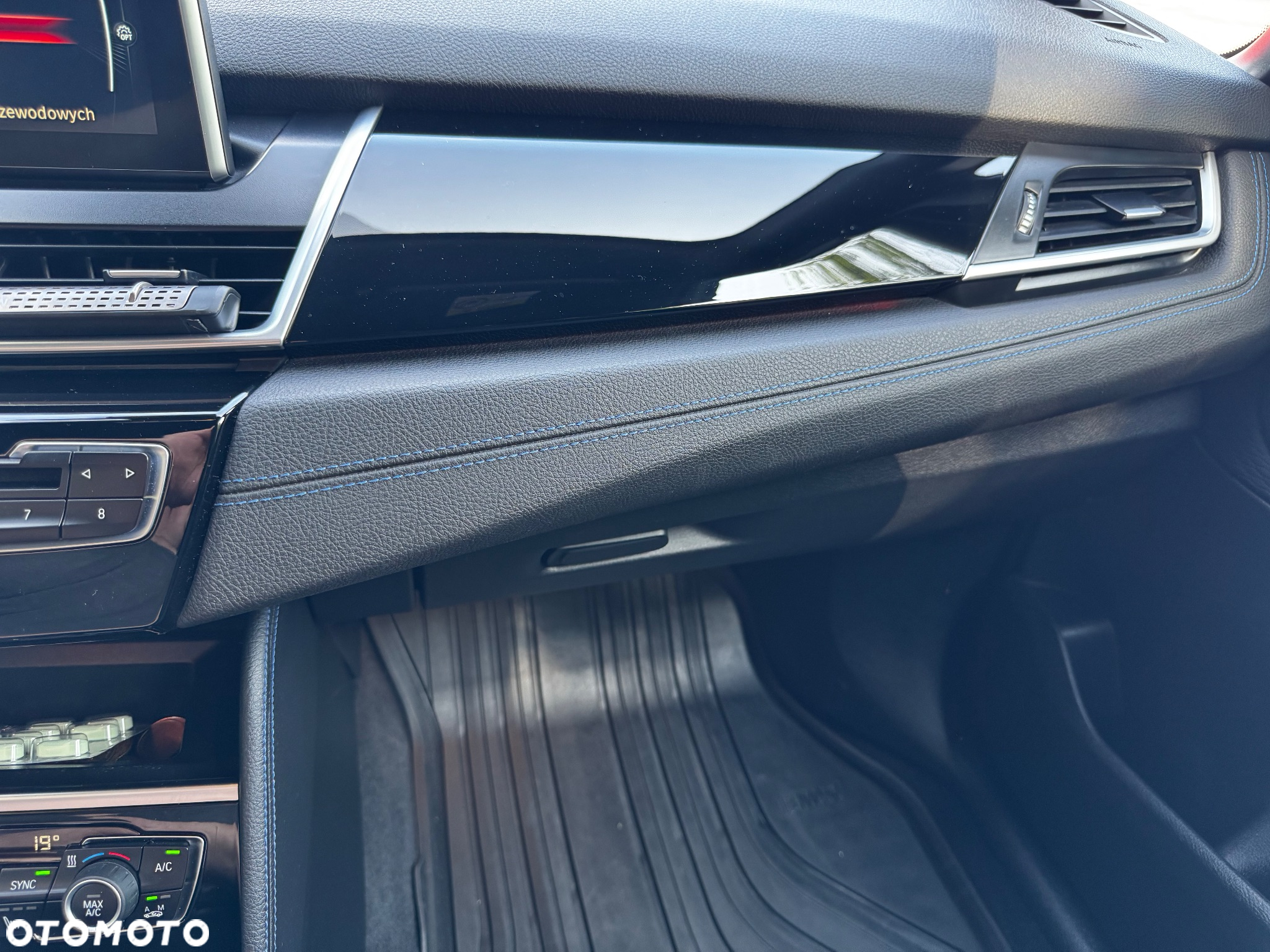 BMW Seria 2 218d M Sport - 17