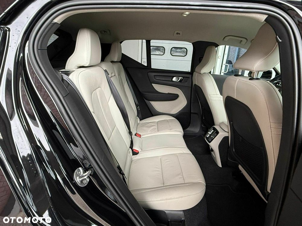 Volvo XC 40 B4 AWD Plus Bright - 13