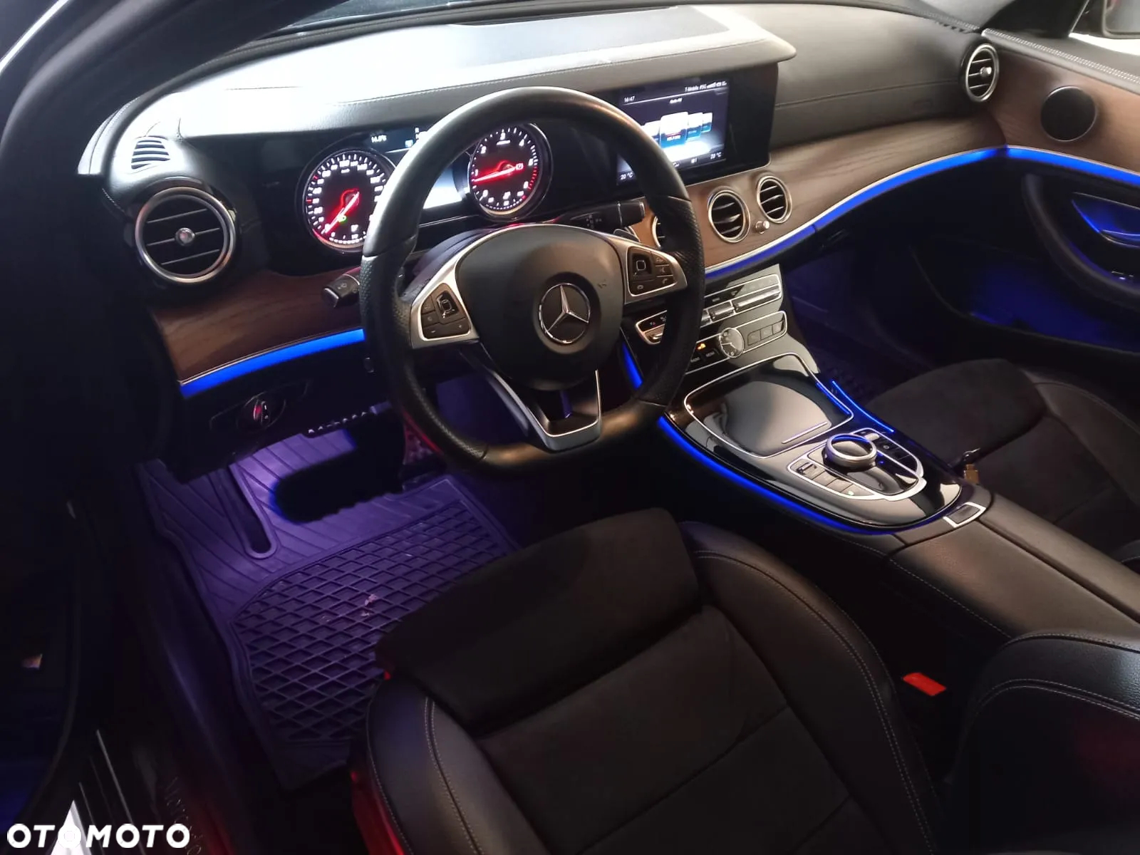 Mercedes-Benz Klasa E 220 d 4-Matic 9G-TRONIC - 6