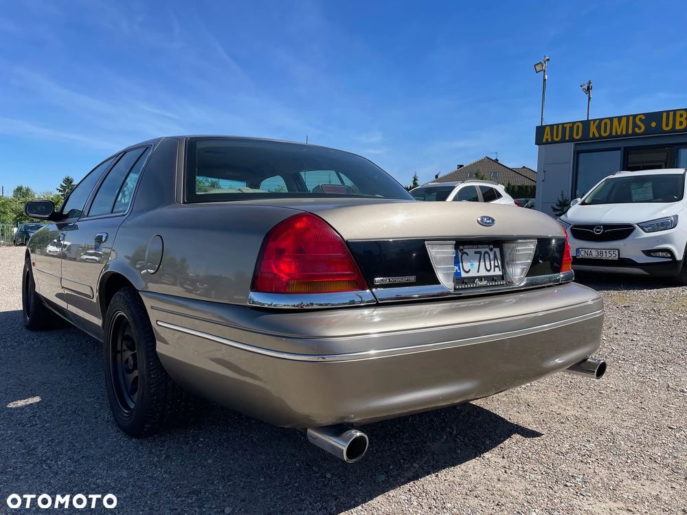 Ford Crown - 18