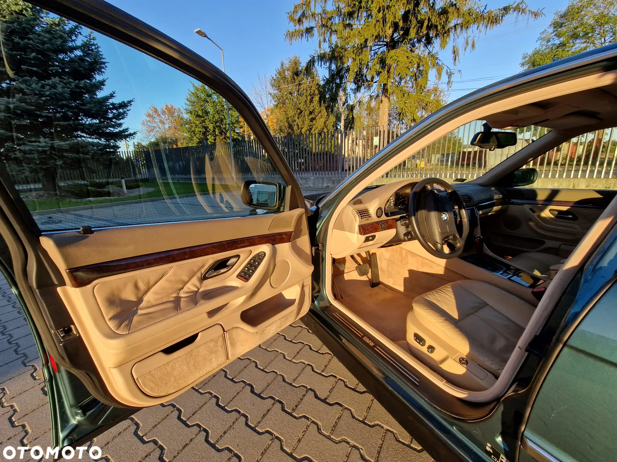 BMW Seria 7 740i V8 - 8