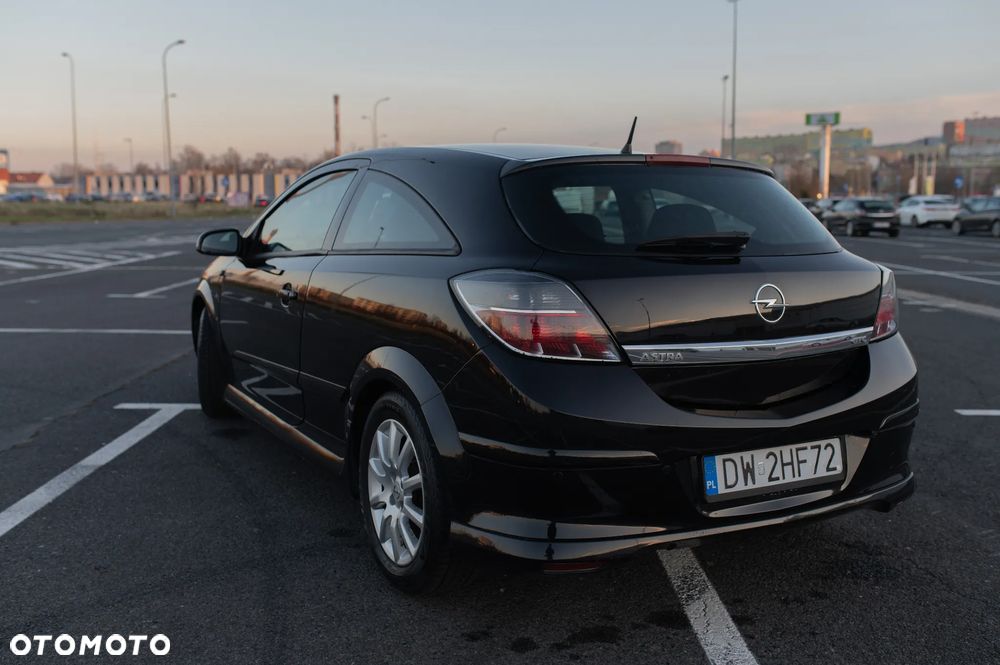 Opel Astra III GTC 1.6 Enjoy - 12