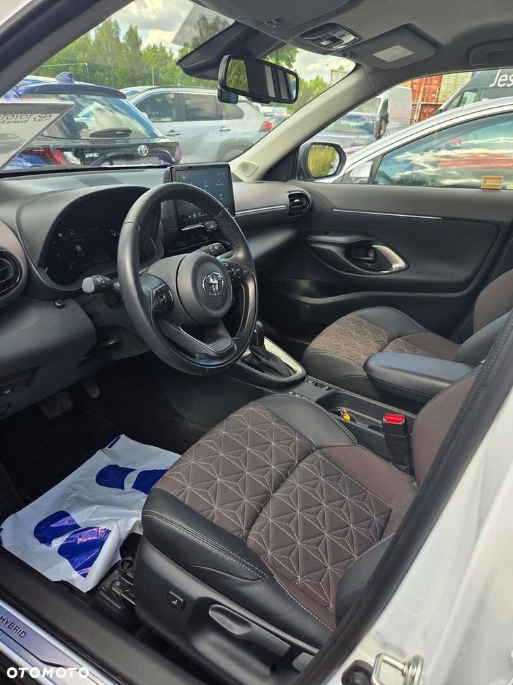 Toyota Yaris Cross - 12