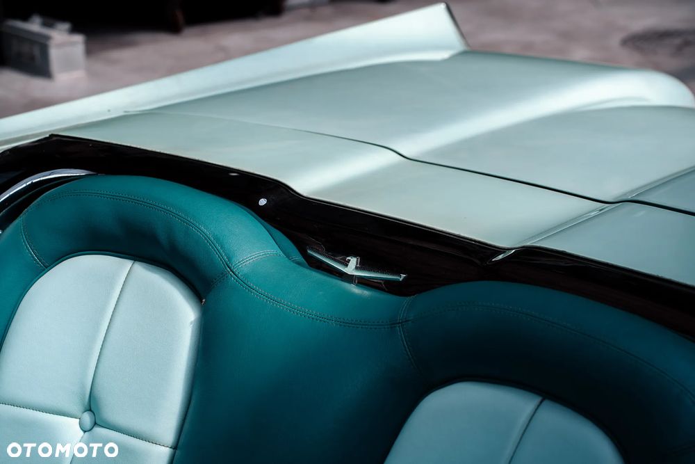 Ford Thunderbird - 36