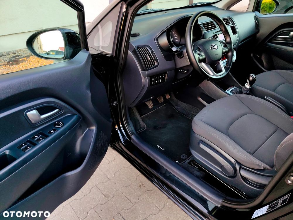 Kia Rio 1.4 Fifa World Cup Edition - 6