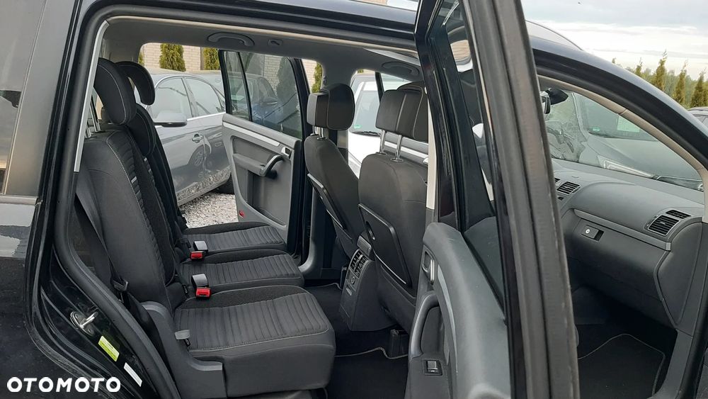Volkswagen Touran - 15