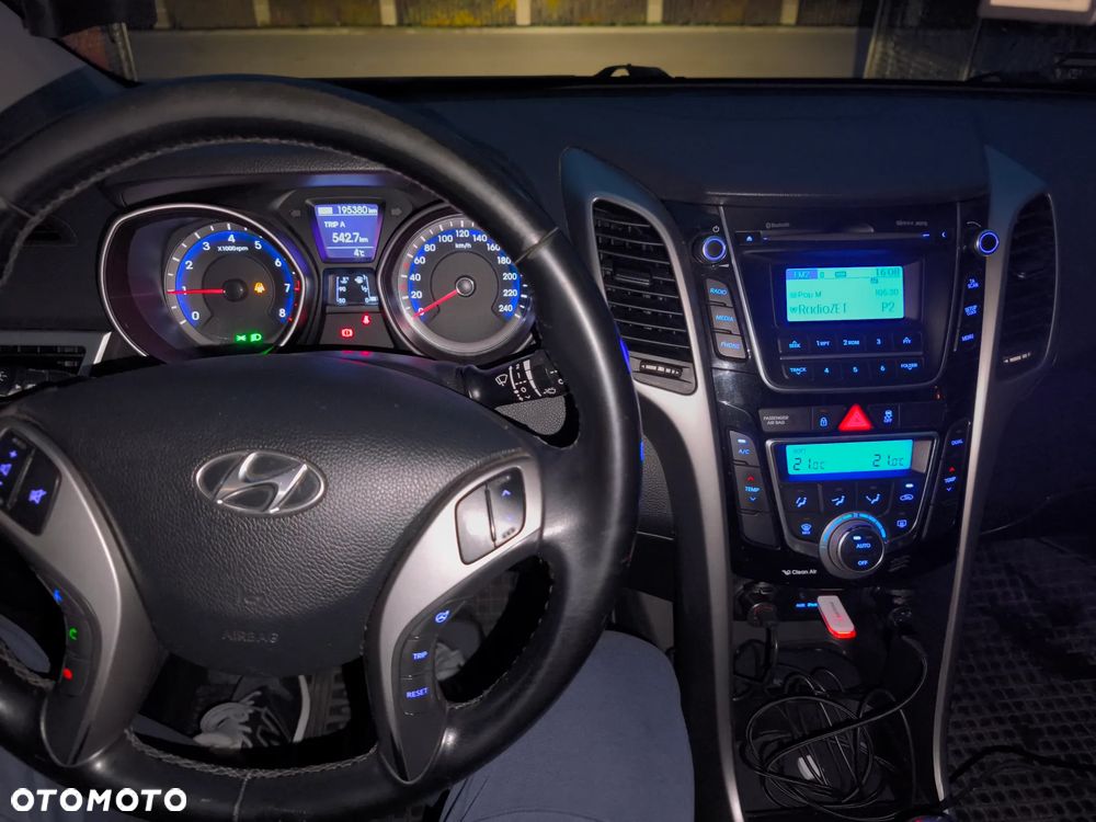 Hyundai i30 1.6 Comfort - 12