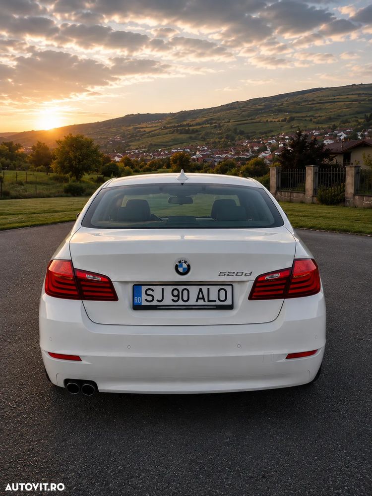 BMW Seria 5 520d Aut. Luxury Line - 4