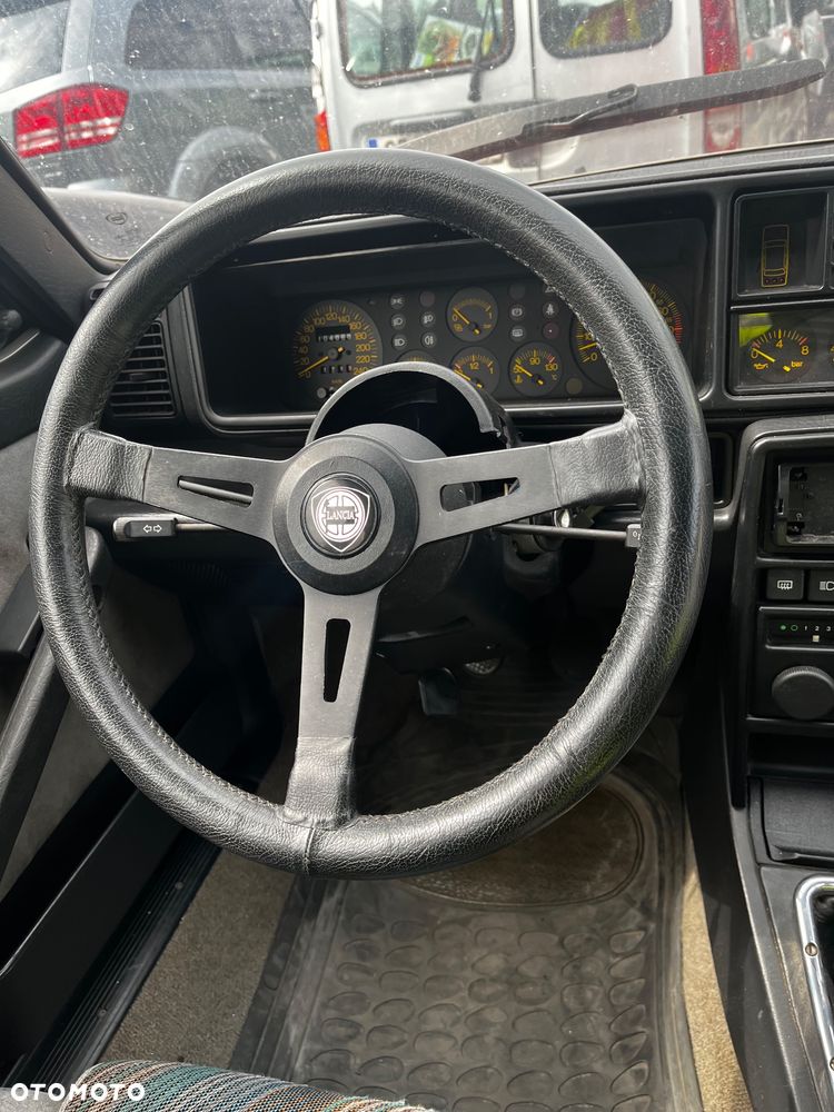 Lancia Delta 1600 HF Turbo - 12