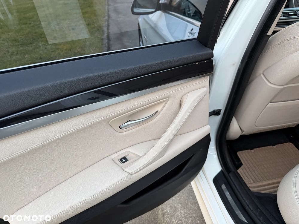 BMW Seria 5 528i xDrive Luxury Line - 18