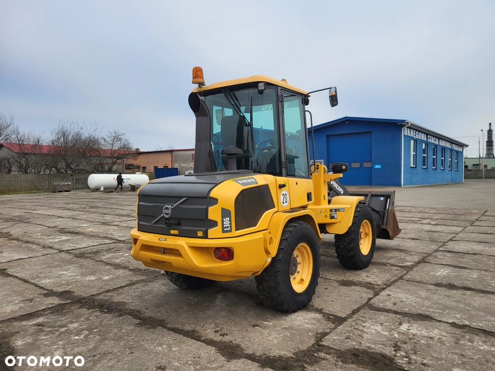 Volvo L 30 G spr z Niemiec 3944 mtg - 6